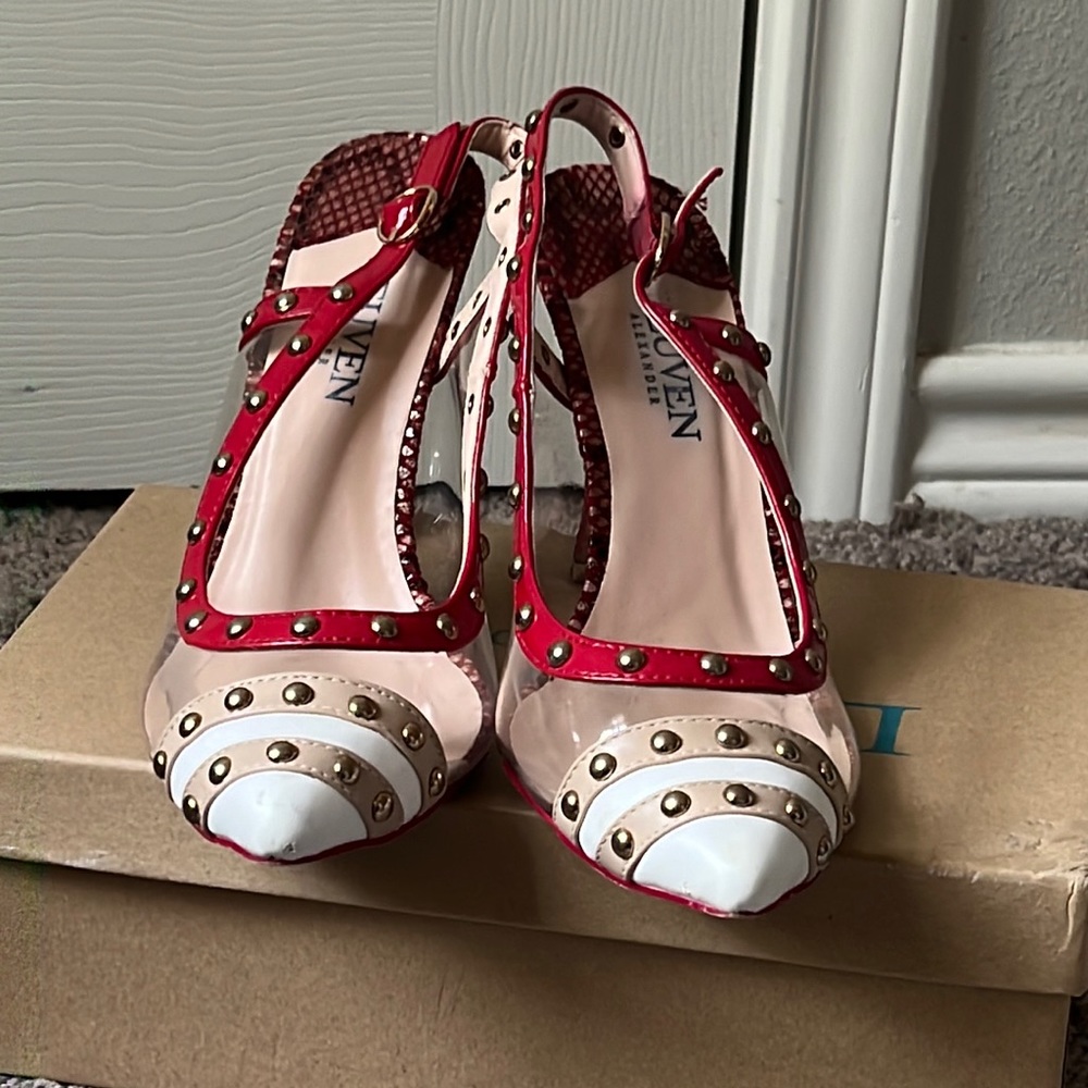 Red heeel with gold studs